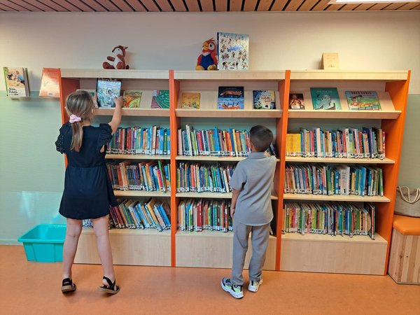 
      
        Vrijenburg bibliotheek 1.jpeg
      
    